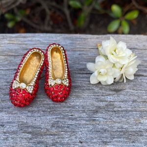 Dorothy Wizard of Oz Red Ruby Slippers "There is No Place Like Home" Brooch EUC